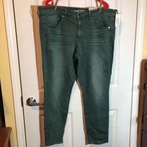 Hunter Green Universal Threads skinny jean. NWTS.